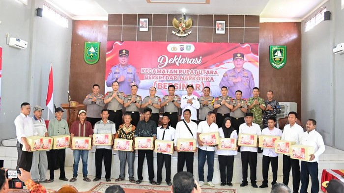Deklarasi Kampung Bersih Narkoba di Kecamatan Rupat Utara, Kabupaten Bengkalis, Provinsi Riau Deklarasi Kampung Bersih Narkoba di Kecamatan Rupat Utara, Kabupaten Bengkalis, Provinsi Riau, Kamis (29/10/2026).