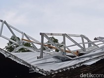 Delanggu Klaten Hujan Angin, Pohon Tumbang-Atap Beterbangan