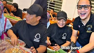 Seru! Faank Wali Kulineran di Malaysia, Cicip Kepiting hingga Nasi Lemak
