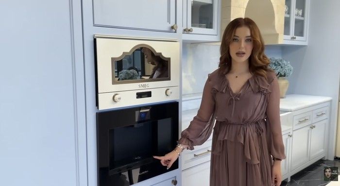 Intip Dapur Mewah di Rumah Tasya Farasya, Ada Kulkas dan Dispenser Canggih! Intip Dapur Mewah di Rumah Tasya Farasya, Ada Kulkas dan Dispenser Canggih!
