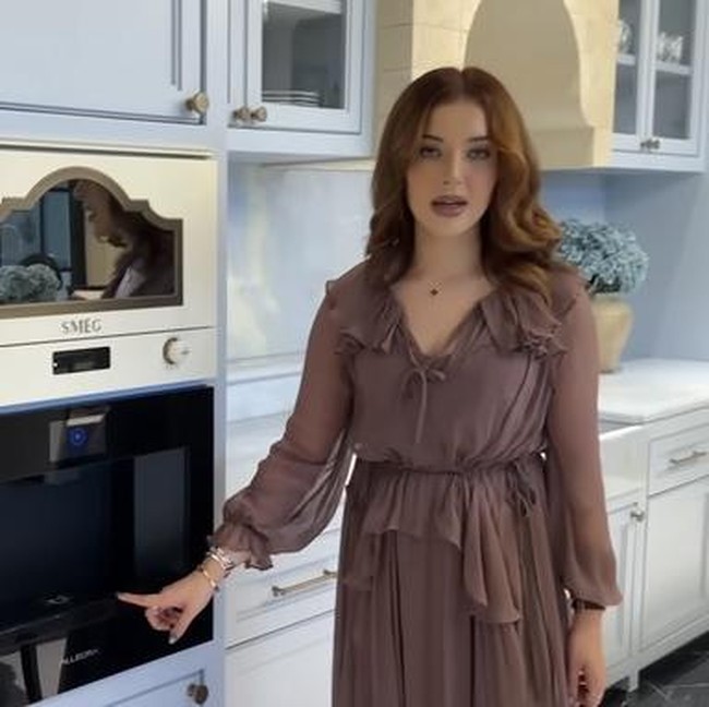 Intip Dapur Mewah di Rumah Tasya Farasya, Ada Kulkas dan Dispenser Canggih!