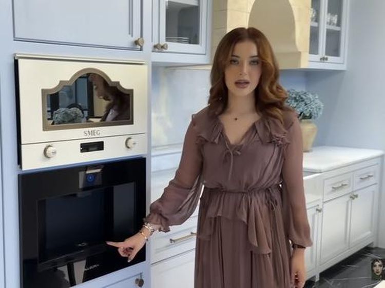 Intip Dapur Mewah di Rumah Tasya Farasya, Ada Kulkas dan Dispenser Canggih!