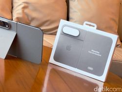 Unboxing iPhone Duo, Seperti Apa HP Lipat Pertama Apple?