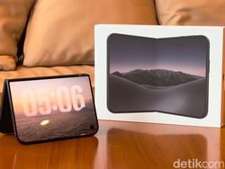 Unboxing iPhone Duo, Seperti Apa HP Lipat Pertama Apple?