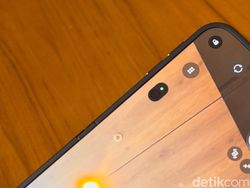 Unboxing iPhone Duo, Seperti Apa HP Lipat Pertama Apple?