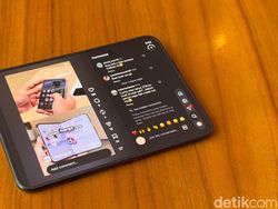 Unboxing iPhone Duo, Seperti Apa HP Lipat Pertama Apple?