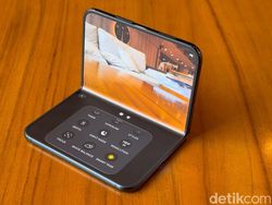 Unboxing iPhone Duo, Seperti Apa HP Lipat Pertama Apple?