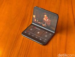 Unboxing iPhone Duo, Seperti Apa HP Lipat Pertama Apple?