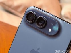 Unboxing iPhone Duo, Seperti Apa HP Lipat Pertama Apple?
