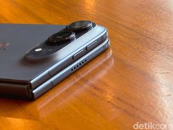 Unboxing iPhone Duo, Seperti Apa HP Lipat Pertama Apple?