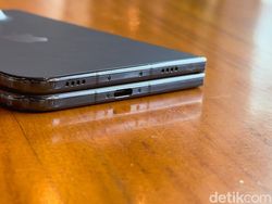 Unboxing iPhone Duo, Seperti Apa HP Lipat Pertama Apple?