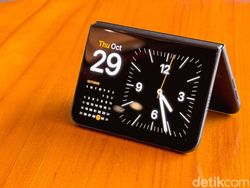 Unboxing iPhone Duo, Seperti Apa HP Lipat Pertama Apple?