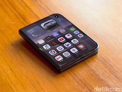 Unboxing iPhone Duo, Seperti Apa HP Lipat Pertama Apple?
