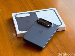 Unboxing iPhone Duo, Seperti Apa HP Lipat Pertama Apple?