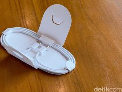 Unboxing iPhone Duo, Seperti Apa HP Lipat Pertama Apple?