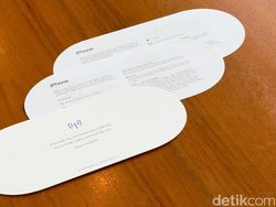 Unboxing iPhone Duo, Seperti Apa HP Lipat Pertama Apple?