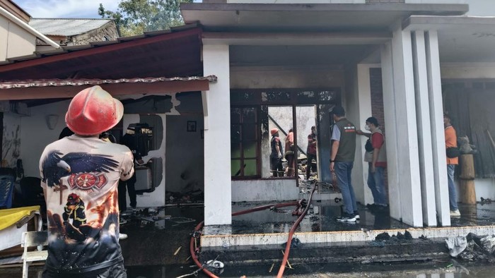 Kebakaran di Tomohon menghanguskan satu rumah dan menewaskan Chevila Kuron (21).