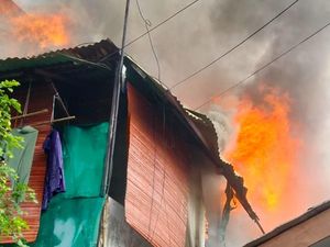 5 Rumah di Raden Saleh Cikini Kebakaran, 103 Petugas Damkar ke TKP