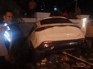 Pengemudi Mercedes Tabrak Lapak Mi hingga 1 Tewas di Deli Serdang Diamankan