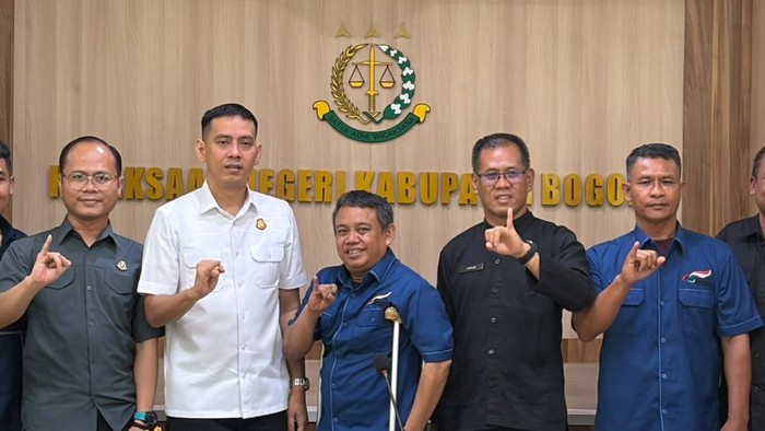 Kejari Bogor dukung atlet Peparda Bogor yang akan tampil di Bandung. Kejari Bogor dukung atlet Peparda Bogor yang akan tampil di Bandung.