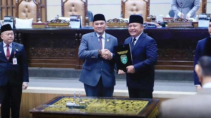 Ketua DPRD Sumsel Andie Dinialdie bersama Gubernur Sumsel Herman Deru.