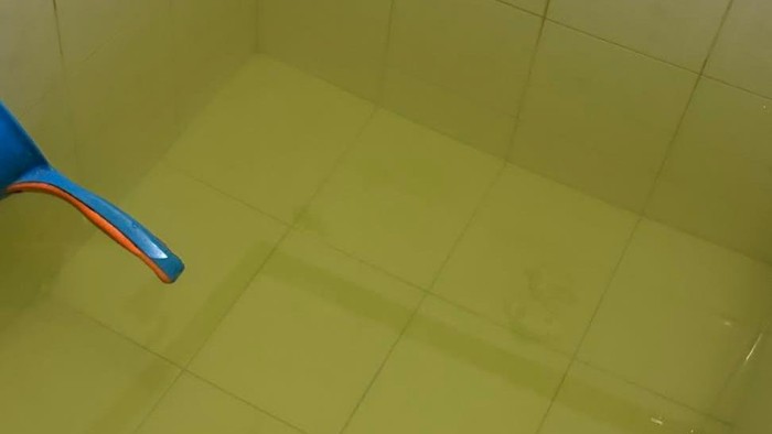 Kondisi air PDAM di Surabaya dikeruhkan kotor dan bau