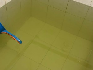 Warga Surabaya Keluhkan Air PDAM Keruh dan Bau Amis