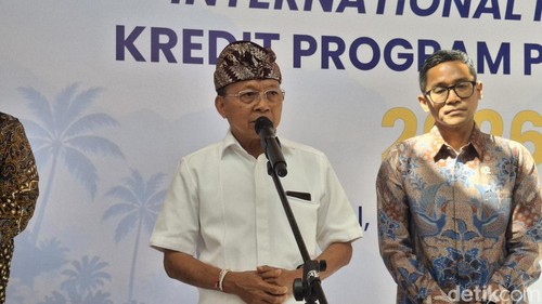 Gubernur Bali, Wayan Koster, usai acara International Fora for Kredit Program Pemerintah 2026 di Nusa Dua, Badung, Kamis (29/10/2026). (Fabiola Dianira/detikBali)