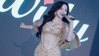 Lala Widy mengaku kariernya mulai dari minus sampai akhirnya sekarang telah berubah. Gak dari nol. Dulu saja minjam motor buat kerja, tuturnya. (Foto: dok Instagram lala_widy)