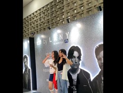 Video: Momen Paul LANY Peluk Fans dan Joget Bareng