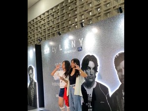 Video: Momen Paul LANY Peluk Fans dan Joget Bareng