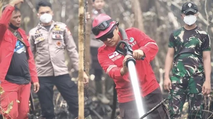 Meski Sempat Hujan Dua Hari, Petugas Masih Sisir Titik Berasap di TNTP
