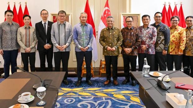 Menteri Keuangan Suahasil Nazara menerima kunjungan Menteri Luar Negeri Singapura, Vivian Balakrishnan di kantor Kementerian Keuangan di Jakarta, Kamis (29/10/2026). Menteri Keuangan Suahasil Nazara menerima kunjungan Menteri Luar Negeri Singapura, Vivian Balakrishnan di kantor Kementerian Keuangan di Jakarta, Kamis (29/10/2026). (Instagram/menkeuri)