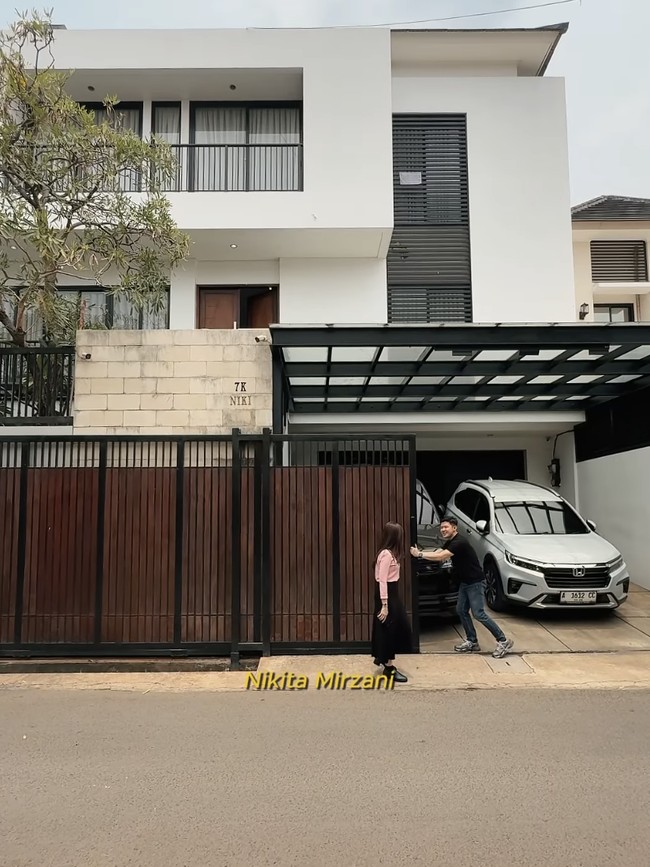 Detail Rumah Nikita Mirzani yang Dijual Rp 9,25 M