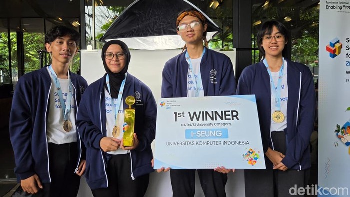 NovaSight NovaSight karya tim I-SEUNG juara pertama Samsung Solve for Tomorrow (SFT) 2026 kategori D3/D4/S1.