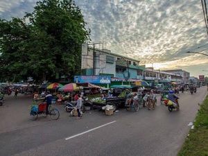 Curhat Pedagang di Palangka Raya: Harga Beras Naik Tiap Pekan, Omzet Turun