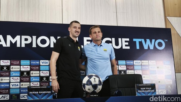 Pelatih Persib Igor Tolic dan penyerang Balsa Sekulic usai laga Persib Vs Melbourne Victory, Rabu (29/10/2026).