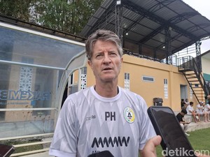 PSS Kalah 5 Kali di 7 Laga, Huistra Minta Lebih Agresif dalam Bertahan