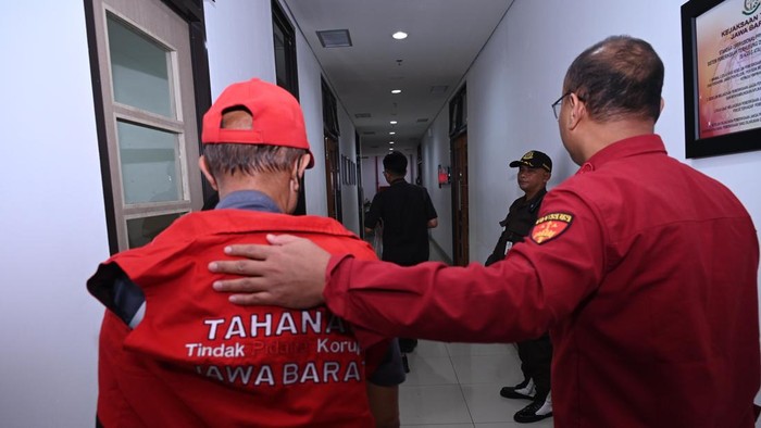 Penahanan eks Sekretaris DPRD Indramayu AF kasus korupsi tunjangan perumahan DPRD