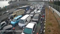 Penampakan Macet Mengular di Depan DPR Imbas Kecelakaan 2 Truk