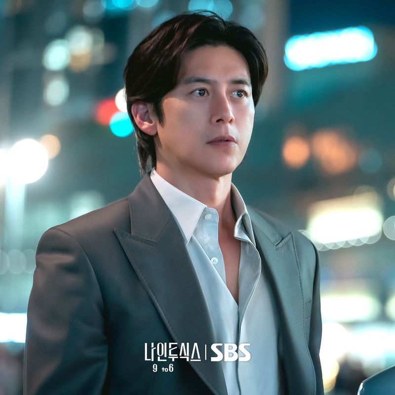 Penampilan Go Soo dalam drama Korea Nine to Six.
