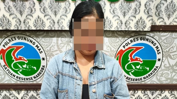 Ada Pil Ekstasi dalam Kaus Kaki, Perempuan di Gunung Mas Diciduk Polisi