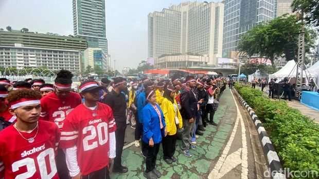Polda Metro Jaya dan mahasiswa gelar deklarasi bersama memperingati Hari Sumpah Pemuda, di Bundaran HI, Jakarta Pusat, Kamis (29/10/2026). Kegiatan ini turut dihadiri Staf Utusan Presiden Raffi Ahmad.