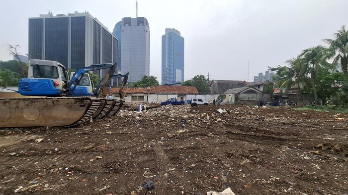 Gubernur DKI Jakarta Pramono Anung meninjau normalisasi Kali Mampang segmen Poncol, Kuningan Barat, Jakarta Selatan (Jaksel), Kamis (29/10/2026).