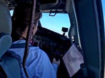Bukan Ratu Biasa, Ratu Thailand Suthida Punya Lisensi Pilot-1.180 Jam Terbang