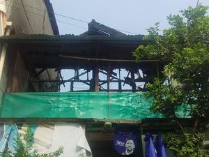 Paniknya Lansia Saat Kebakaran di Cikini, Sempat Coba Padamkan Api Pakai Gayung