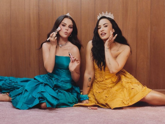 Selena Gomez dan Demi Lovato.
