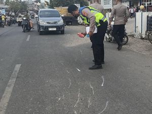 Pemotor Emak-emak Tewas Tabrak Truk di Sidrap