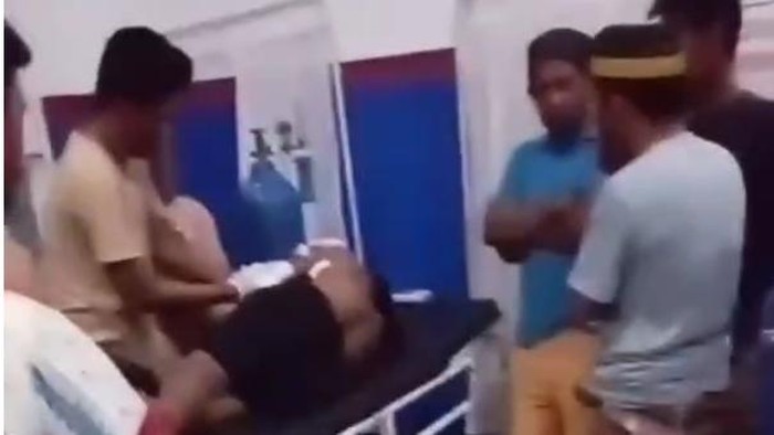 Seorang nelayan, Abd Jalil, selamat setelah diterkam buaya di Sungai Mandar.