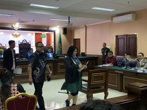 Sidang Gugatan SK Penyetaraan Gibran Digelar di PTUN, Denny Indrayana Walk Out